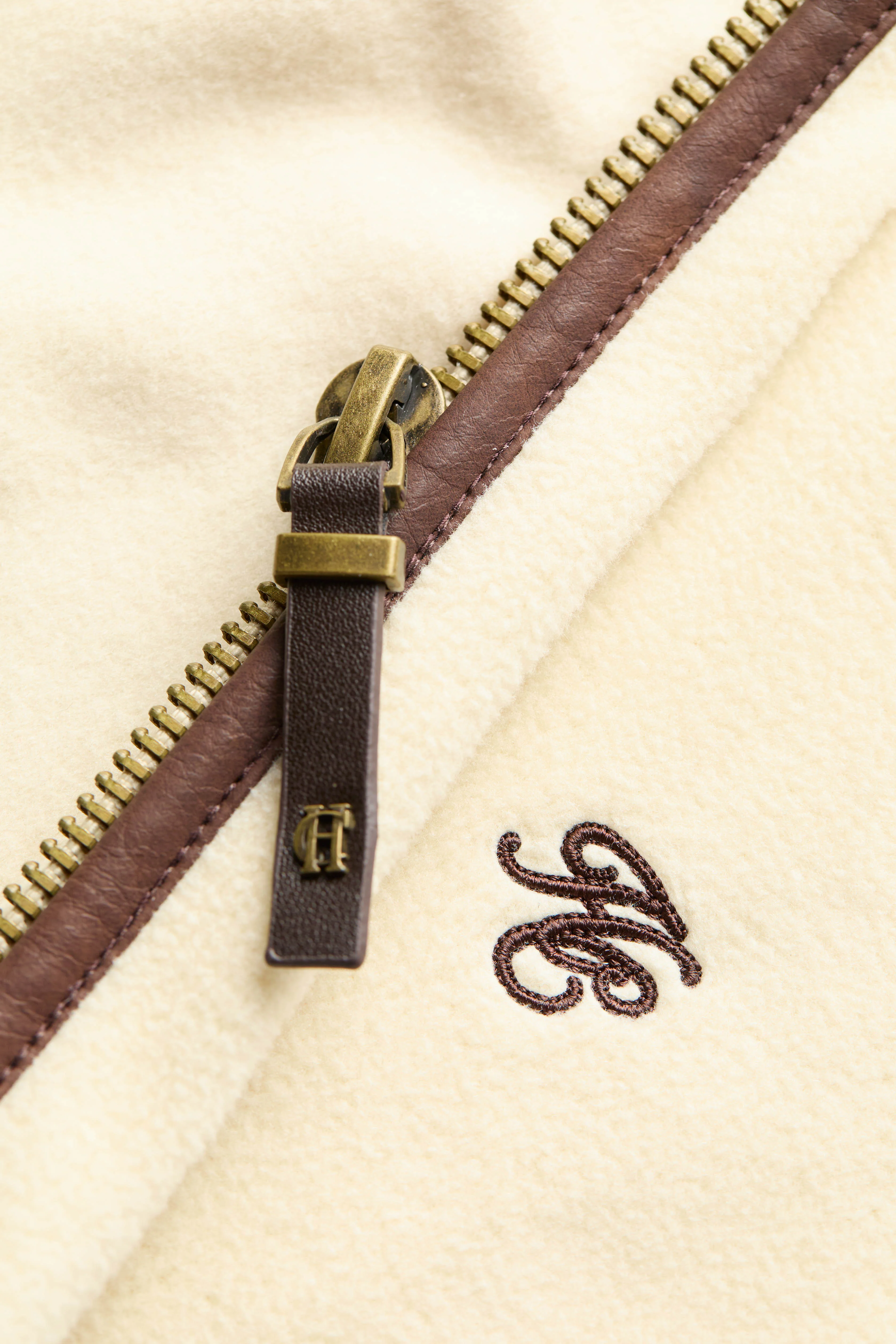 Country Fleece Gilet (Cream) - Image 8