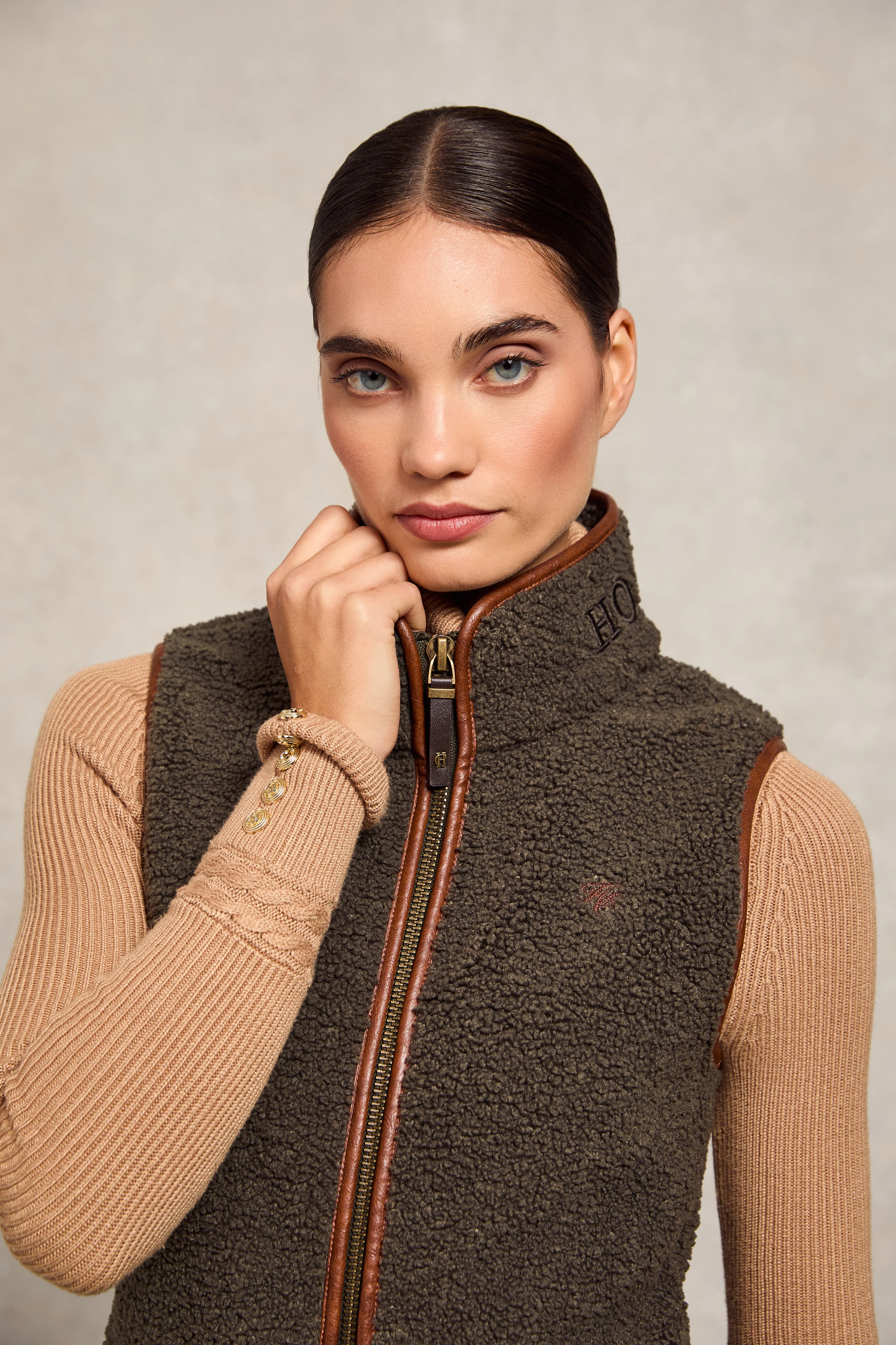 Country Fleece Gilet (Khaki Borg) - Image 8
