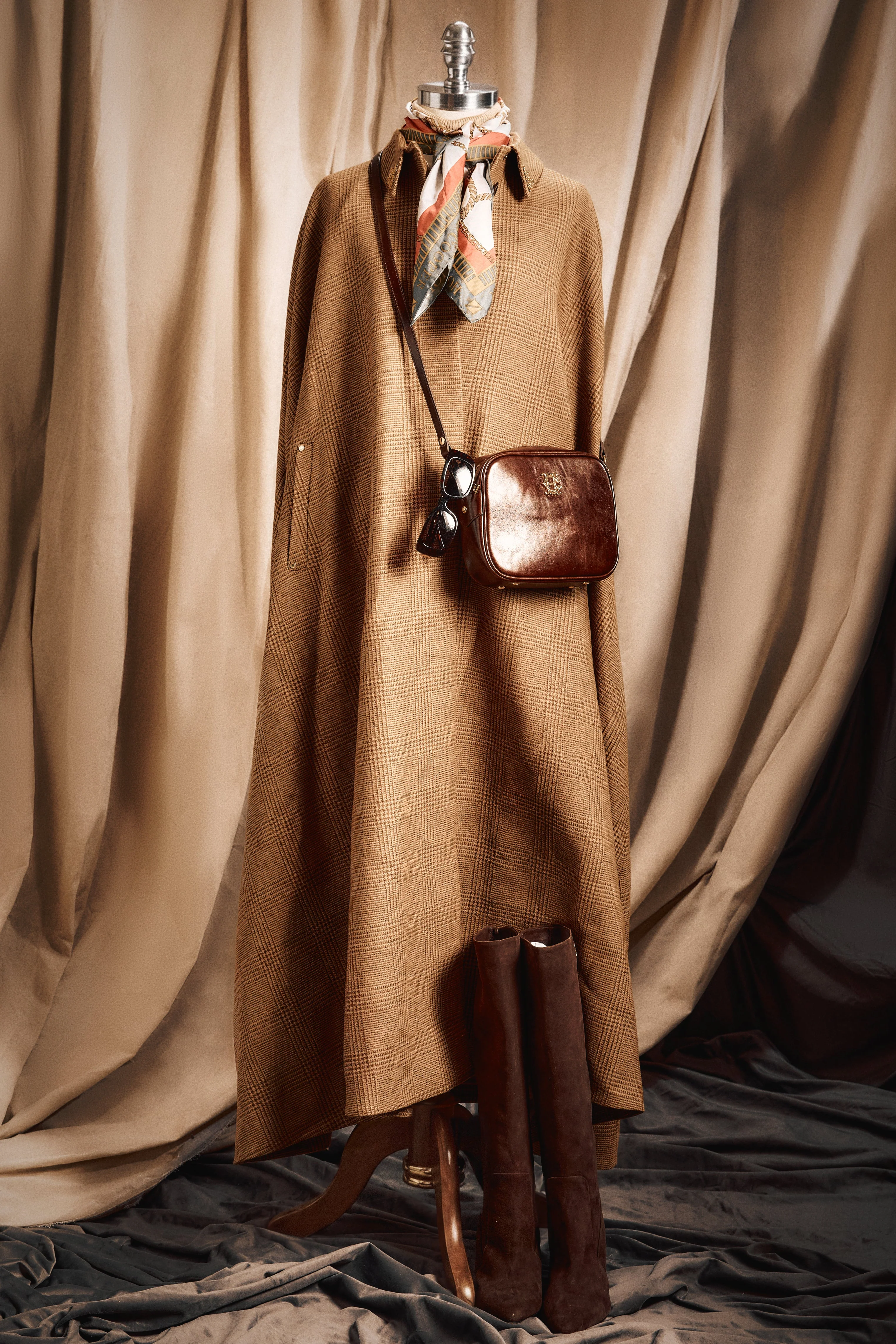 Full Length Knightsbridge Cape (Tawny) - Image 7