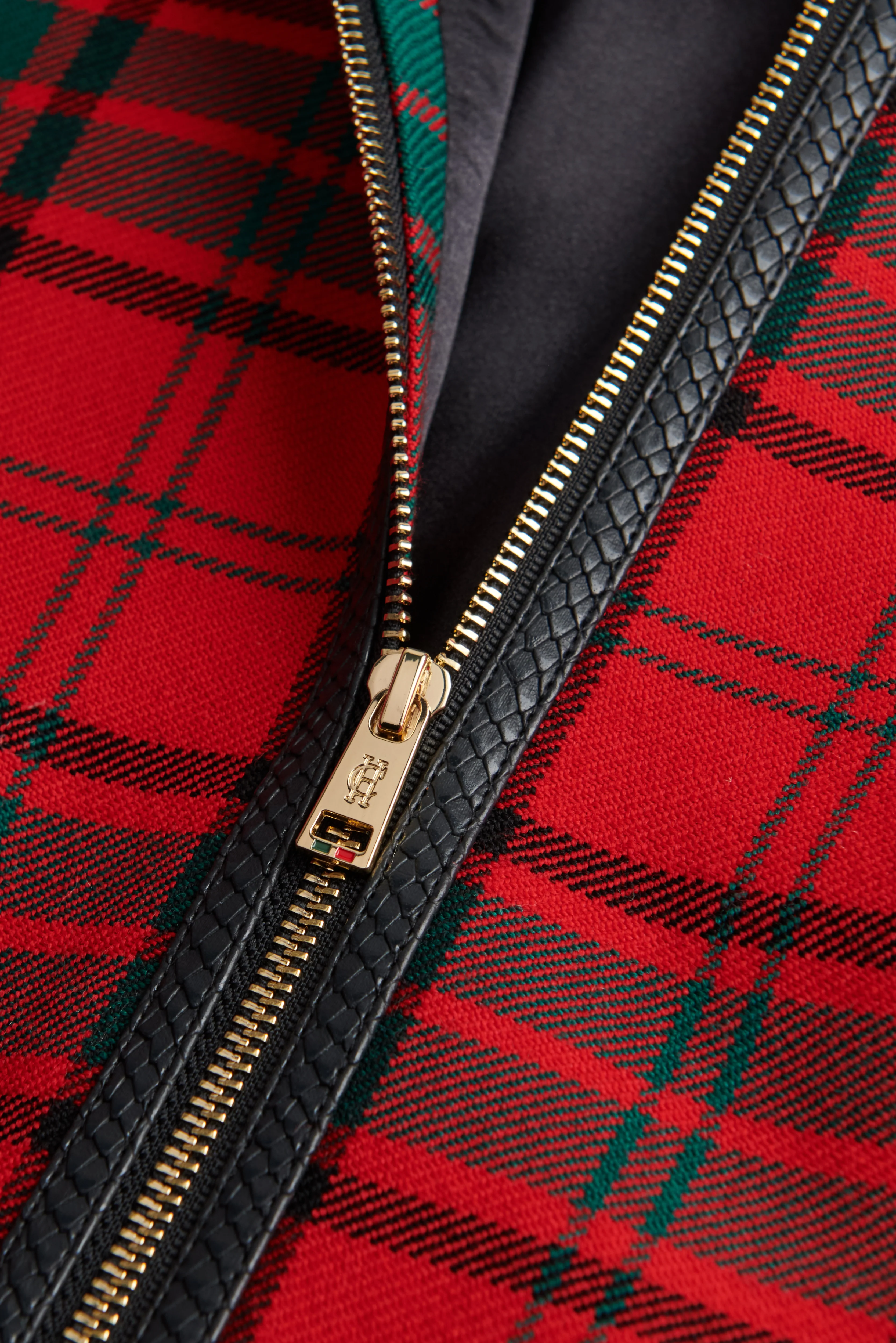 Gold Label Chiltern Cape (Red Tartan) - Image 6