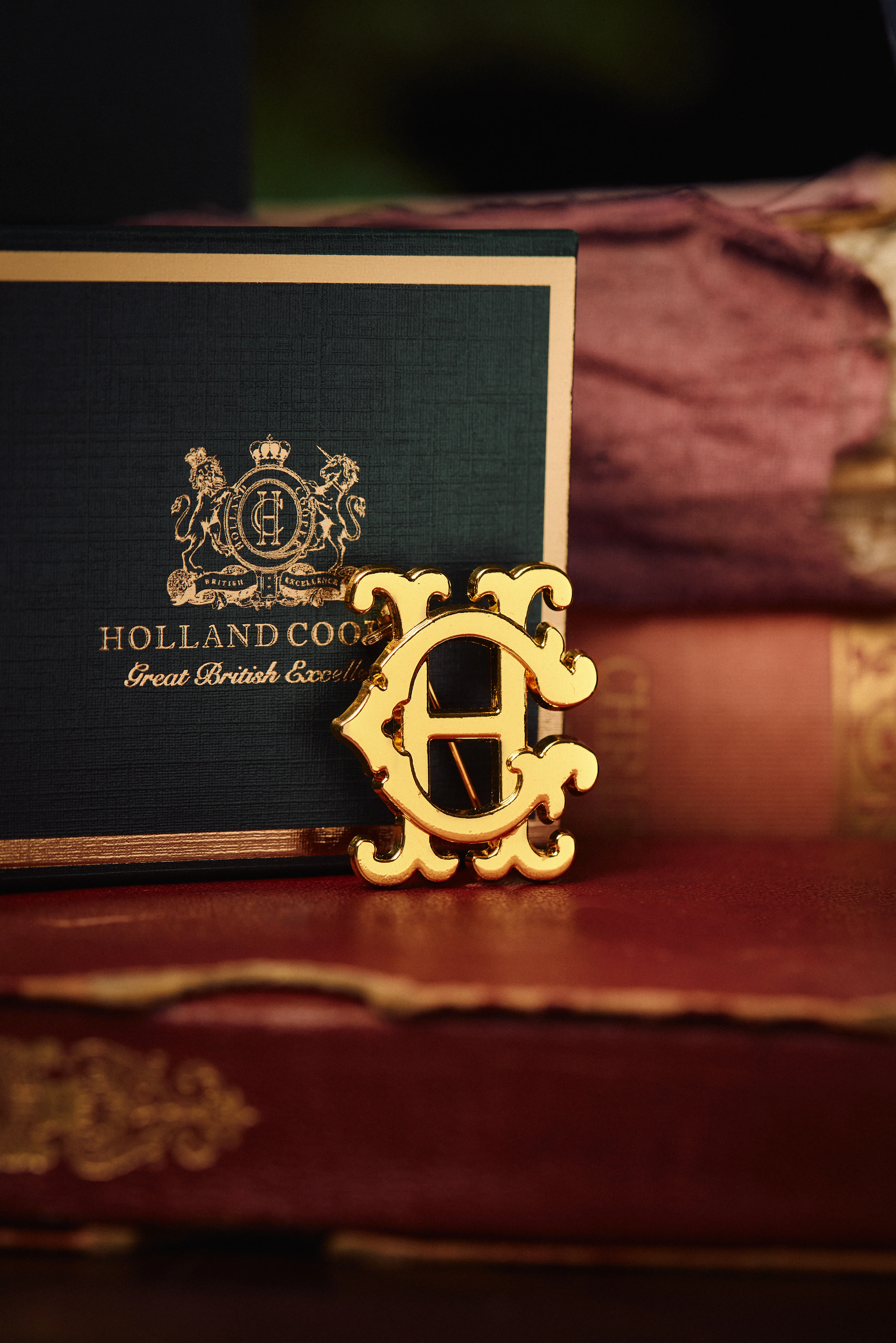 HC Heraldic Brooch (Gold) - Image 2