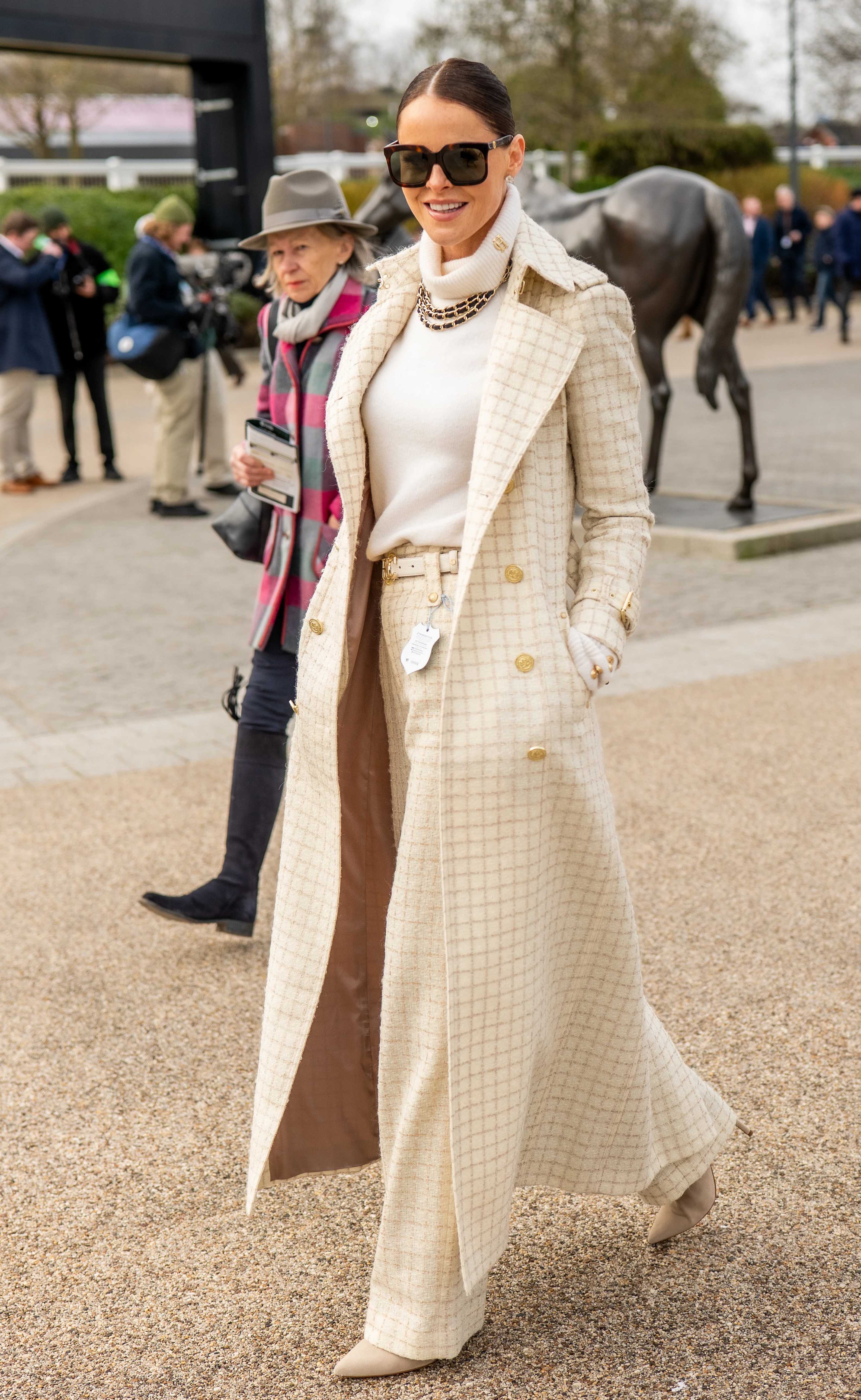 Jade's Ivory Sparkle Tweed Look (Ivory Sparkle Tweed) - Image 5