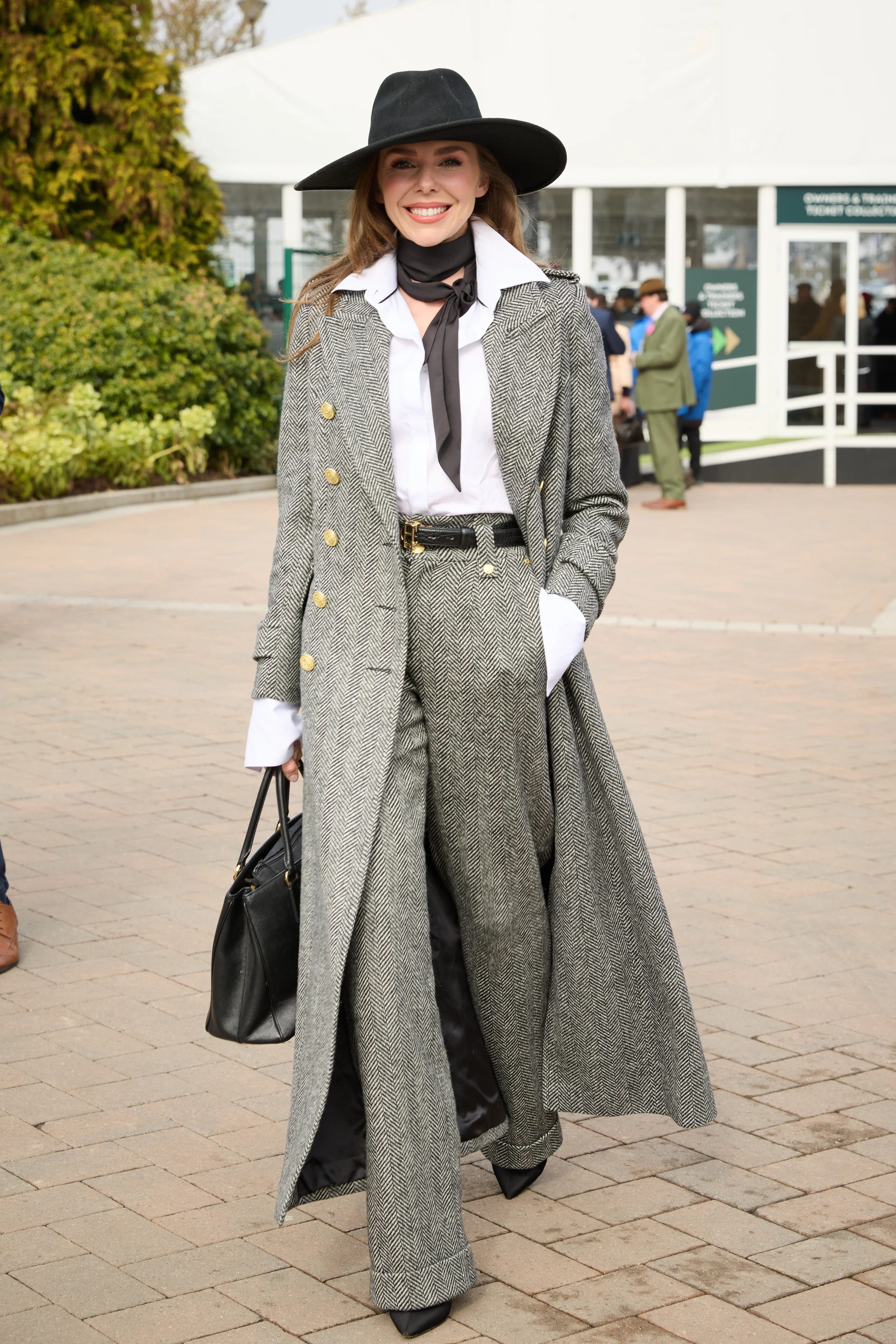 Laura Blair's Look (Wide Herringbone)