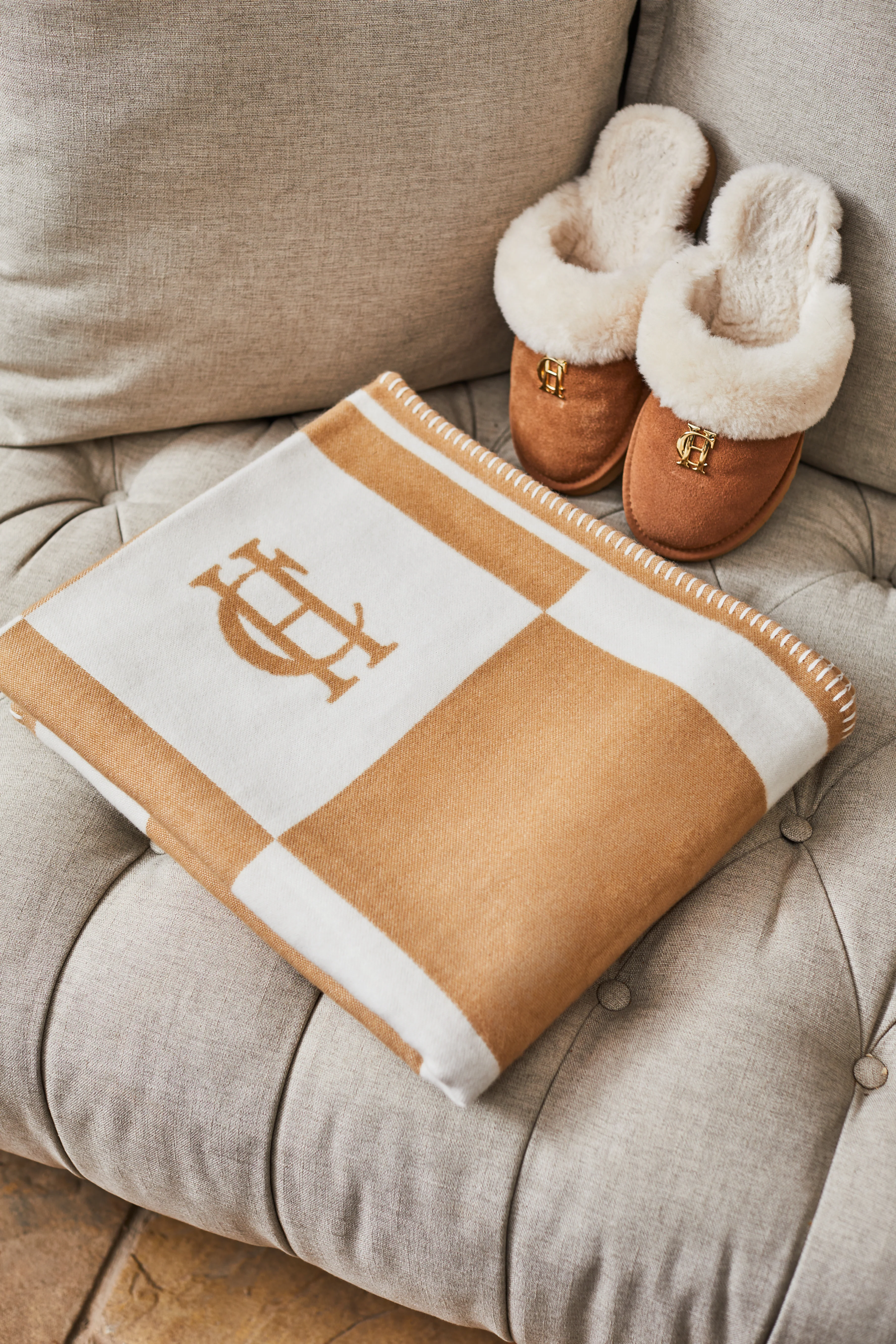 Luxury Blanket (Camel Cream) - Image 2