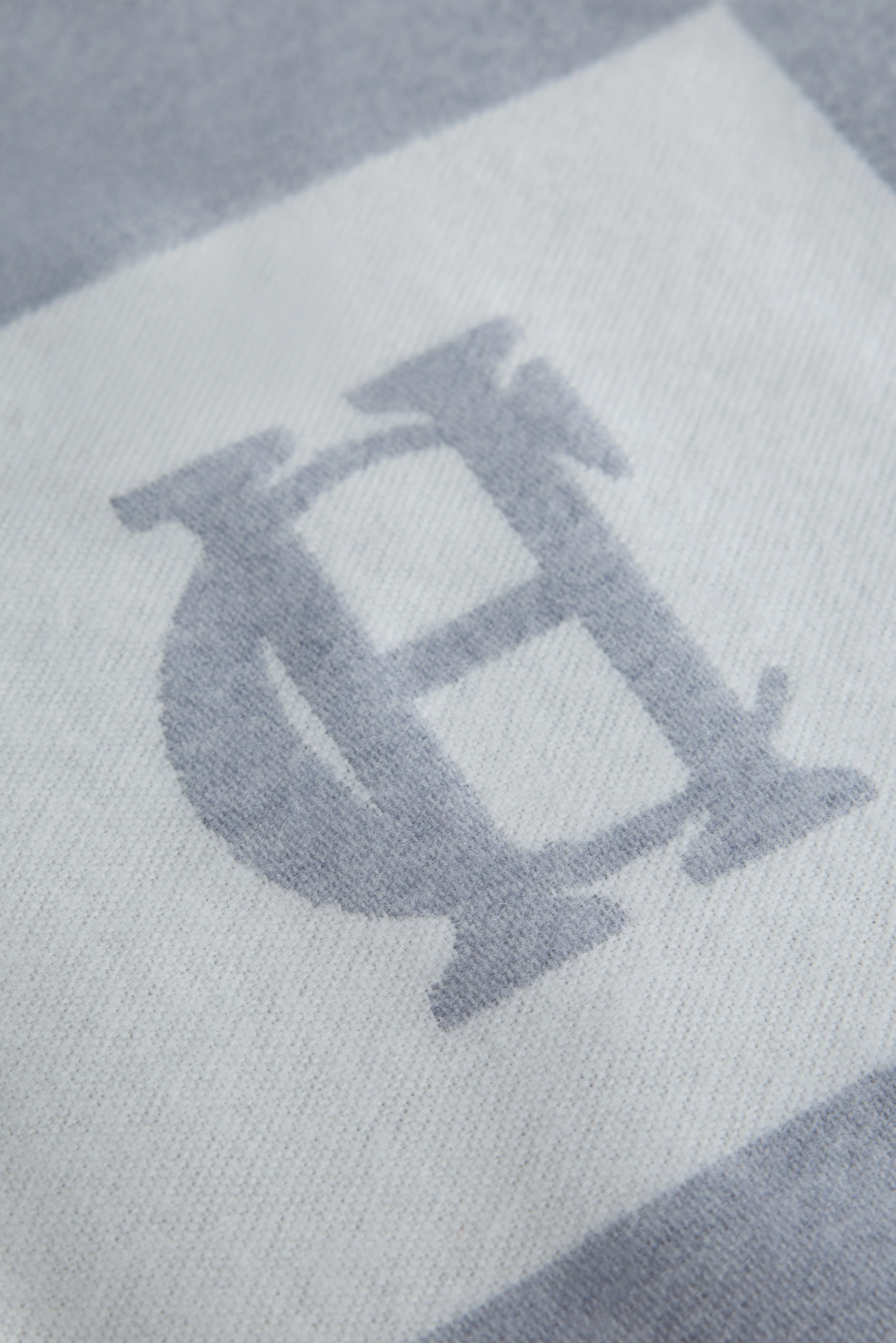 Luxury Blanket (Grey Cream) - Image 5