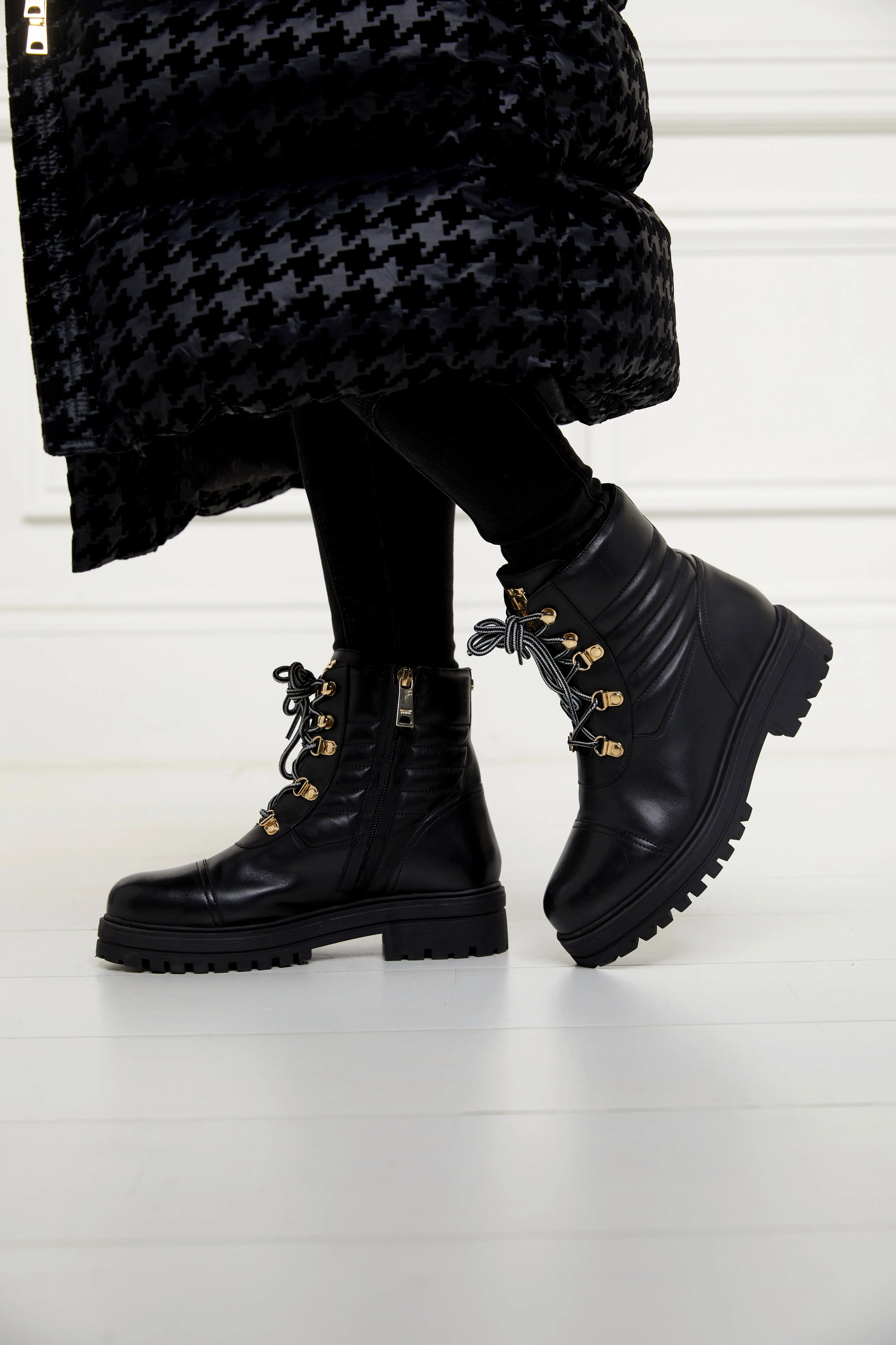 The Cotswold Walking Boot (Black) - Image 8