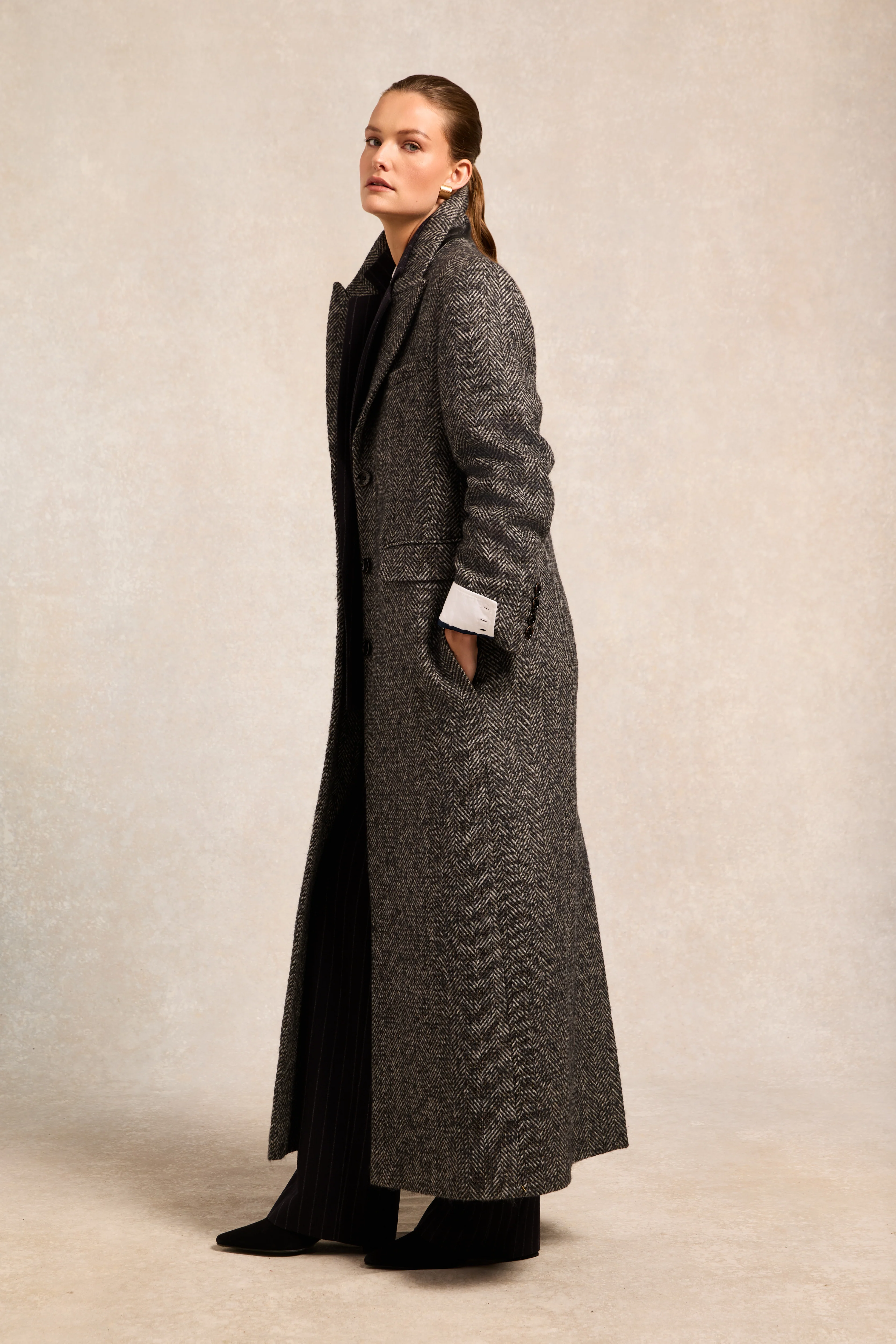 The Kelly Overcoat (Ebony Herringbone) - Image 10